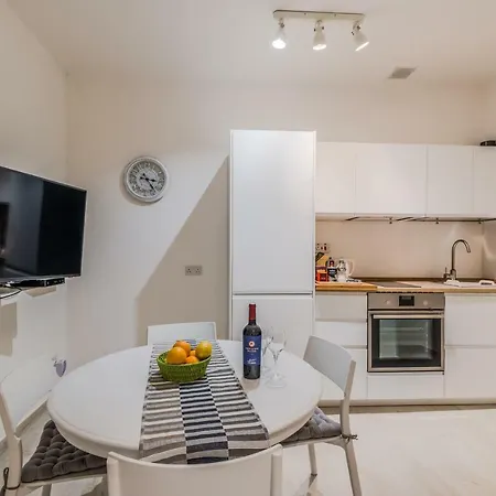 Spacious Duplex - St.paul's