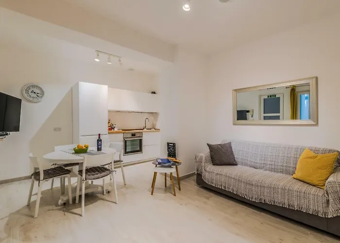 Spacious Duplex - St.paul's דירה ואלטה