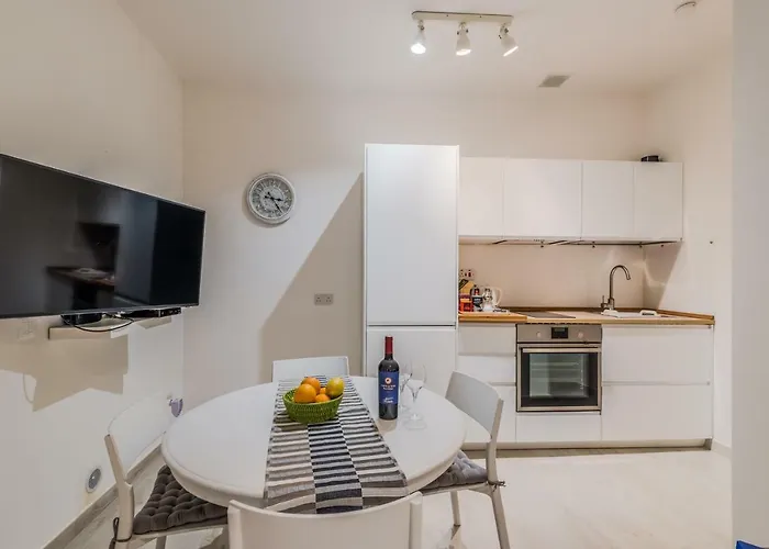 Spacious Duplex - St.paul's